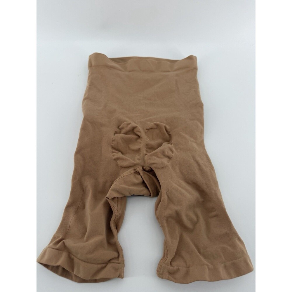 SKIMS Sculpting Shorts MATERNITY Mid Thigh Clay S / M Shaping Seamless Beige